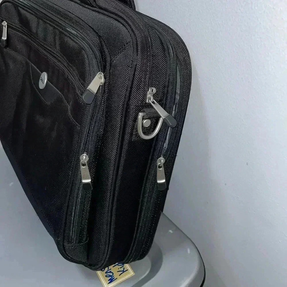 Dell Lap Top Case-Black - Picture 2 of 9